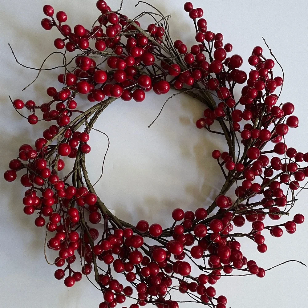 Crate and Barrel Mini Red Berry Wreath 14